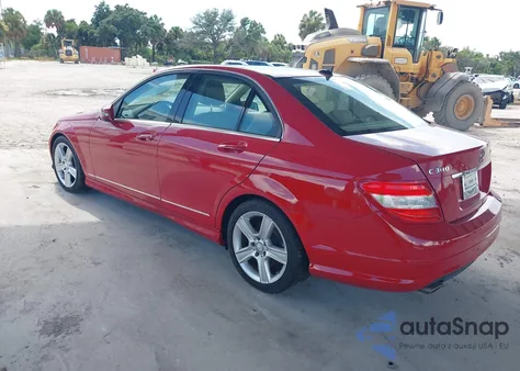 2010 Mercedes-Benz C 300 Luxury 4Matic/Sport 4Matic из США, поврежденный, VIN WDDGF8BB0AF477705